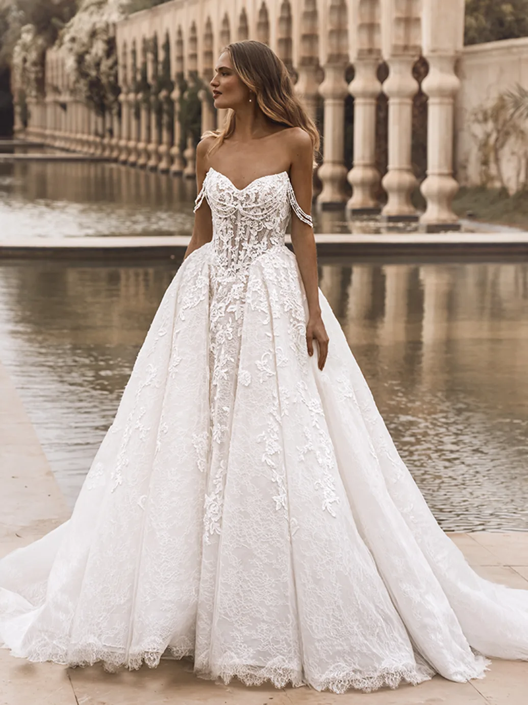 26_Enzoani_PRO_VALEN_Fro_Web