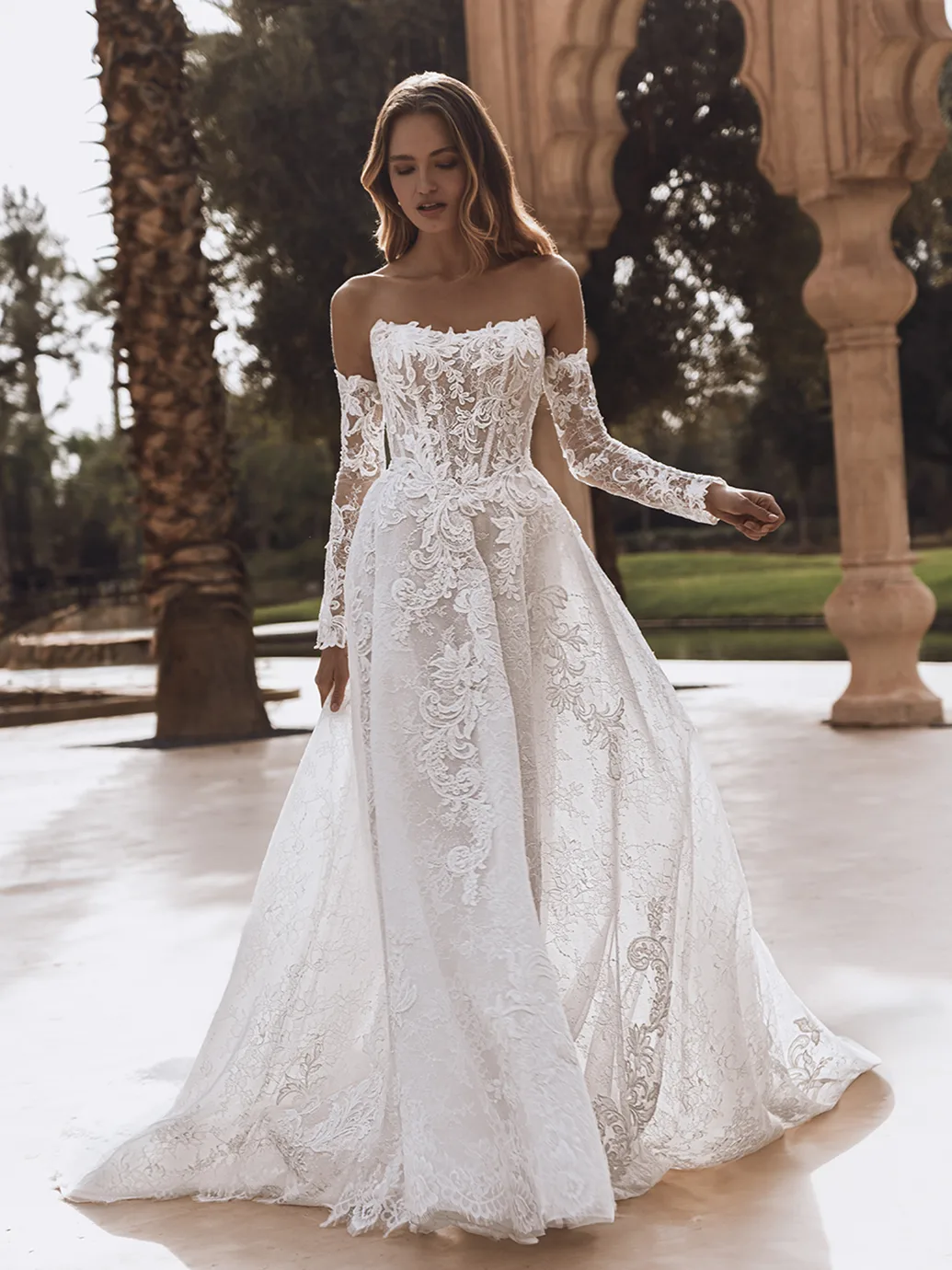 26_Enzoani_PRO_VANESSA_Fro2_Web